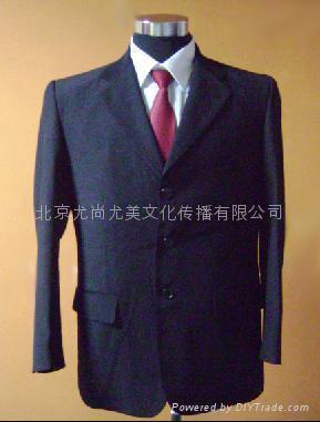 北京西裝、制服與工作禮儀服裝租賃服務 絲綢服飾的精致選擇與商務禮儀的完美融合